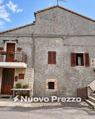 Casa indipendente di 315 m² con più di 5 locali a 