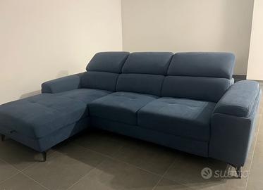 Divano pari al nuovo (utilizzato solo 15 mesi)