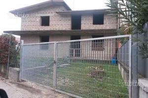 Villa a Montesarchio da completare