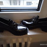 Mocassini in lacca nuovi