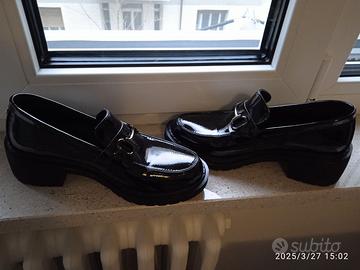 Mocassini in lacca nuovi