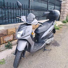 scooter 125  10 mesi  come nuovo.