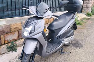 scooter 125  10 mesi  come nuovo.