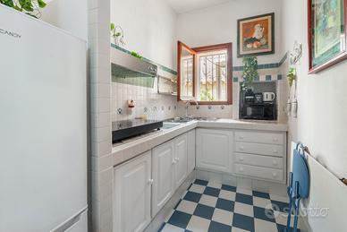 Bivano in centro con cortile privato