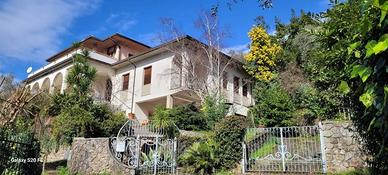 Villa di 670 m² con più di 5 locali e box auto dop