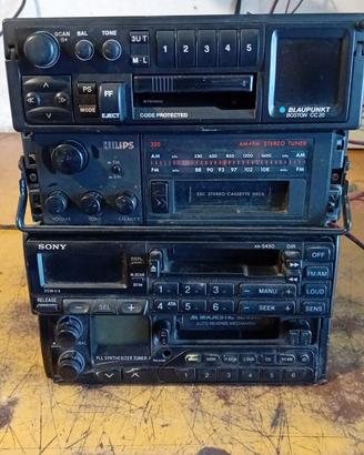 4 autoradio a cassetta in blocco a 15 euro.