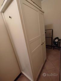 armadio Ikea Hemnes con ante 