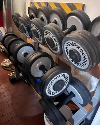 Pesi e rastrelliera Technogym