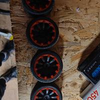 Set di 4 cerchi e gomme per automodellismo.