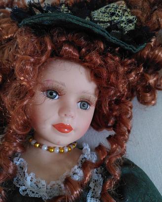 Bambola stile vittoriano in porcellana ricci rossi