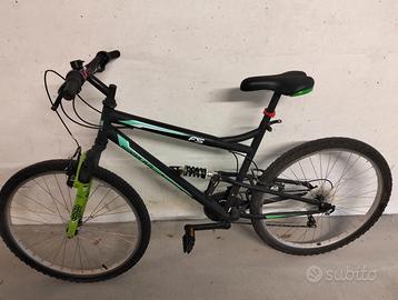 Bicicletta Mountain bike ammortizzata