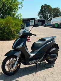 Beverly 300