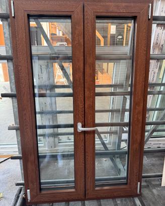 Finestra in PVC 2 Ante Effetto Legno (Noce Scuro)