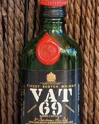 VAT 69 4 cl Vintage con Ceralacca Rossa