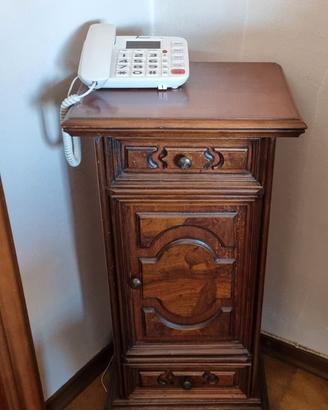 Mobiletto per telefono.