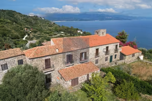 Rustico / Casale di 315 m² con più di 5 locali a P