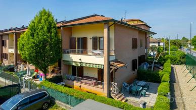 VILLA A SCHIERA D'ANGOLO A REGGIO NELL'EMILIA