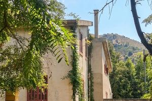 Casa nel verde con vista mare