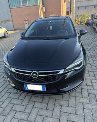 Opel Astra Familiare