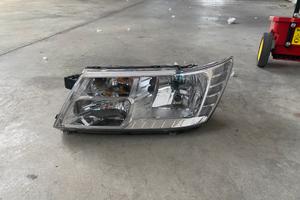 Faro anteriore e stop fiat freemont