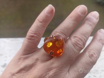 anello di ambra
