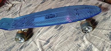 Skateboard con ruote luminose LED
