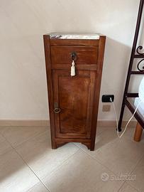 Comodino antico