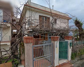 Appartamento su Via Lungomare