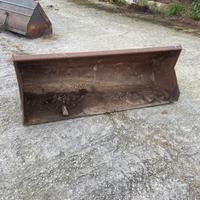 Benna o pala trattore