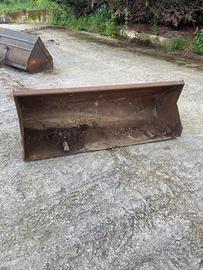 Benna o pala trattore