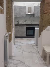 Appartamentino con utenze Chiaia