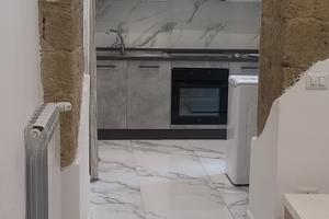 Appartamentino con utenze Chiaia