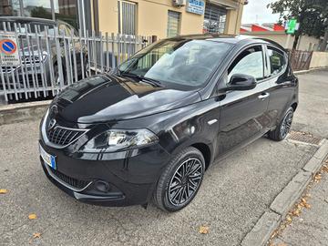 Lancia Ypsilon 1.0 FireFly 5 porte S&S Hybrid Silv