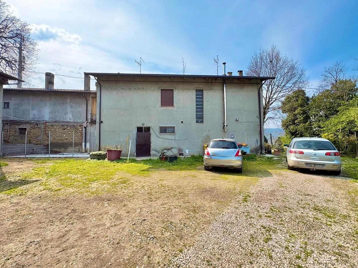 Casale indipendente con 8.000 mq di terreno, stall - Vista 5