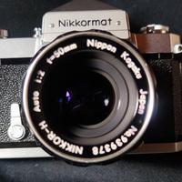 Nikon Nikkormat FT N con 50 f 2 paraluce tappo