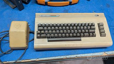 COMMODORE 64 VINTAGE FUNZIONANTE - RARO
