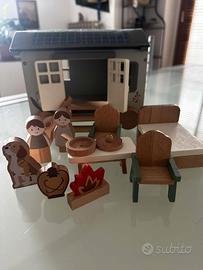 Set 13 pezzi figure in legno casa delle bambole