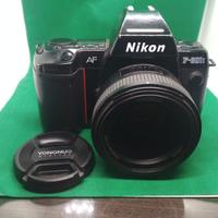 Nikon F-801s con obiettivo Yongnuo 50mm