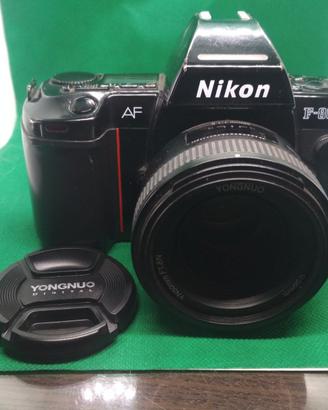 Nikon F-801s con obiettivo Yongnuo 50mm
