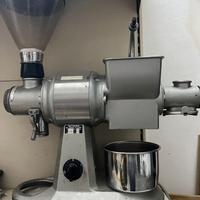 GRATTUGIA MACINACAFFE' PROFESSIONALE