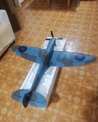 5 aeromodelli a scoppio completi di radio...