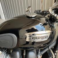 Triumph bonneville t100 black