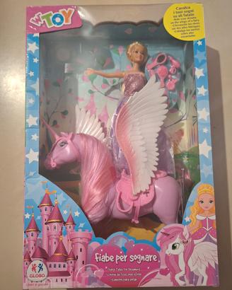 Bambola con unicorno