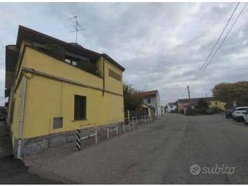 Immobile in asta di 123 m² con 3 locali e box auto