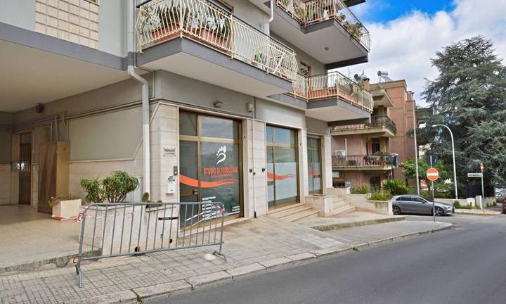 Ufficio a Putignano, via Lama di Pampini, 3 locali