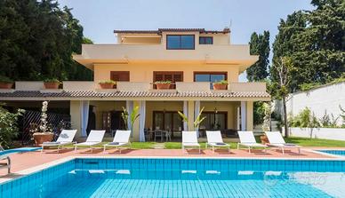 Villa unifamiliare con piscina mondello