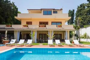 Villa unifamiliare con piscina mondello