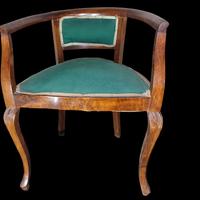 Poltrone e poggiapiedi in legno e stoffa verde