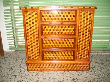 Cassettiera intarsiata