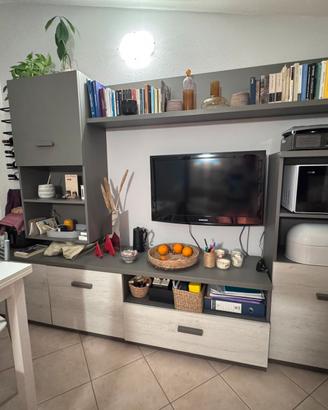 Parete attrezzata grigia